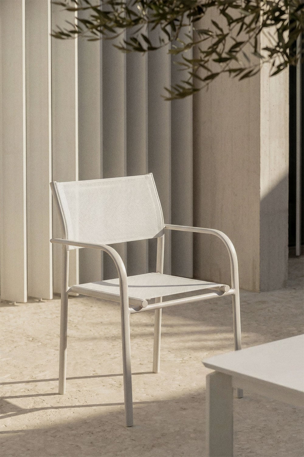 Chaise de jardin empilable avec accoudoirs en aluminium Olenia - 1