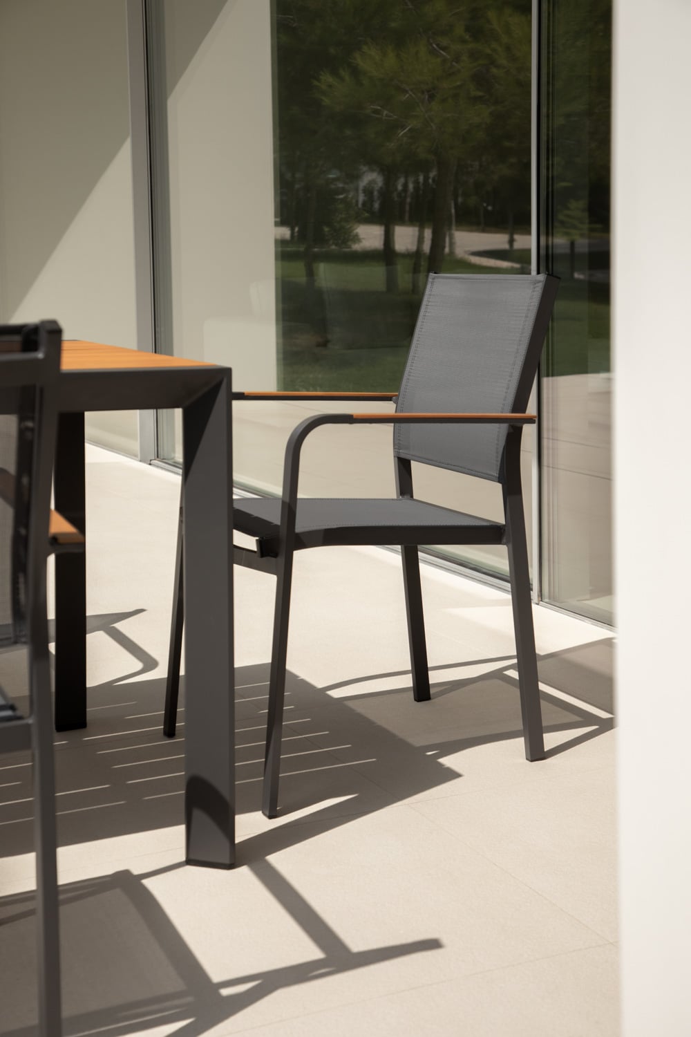 Chaise de jardin empilable avec accoudoirs en aluminium Archer - 1
