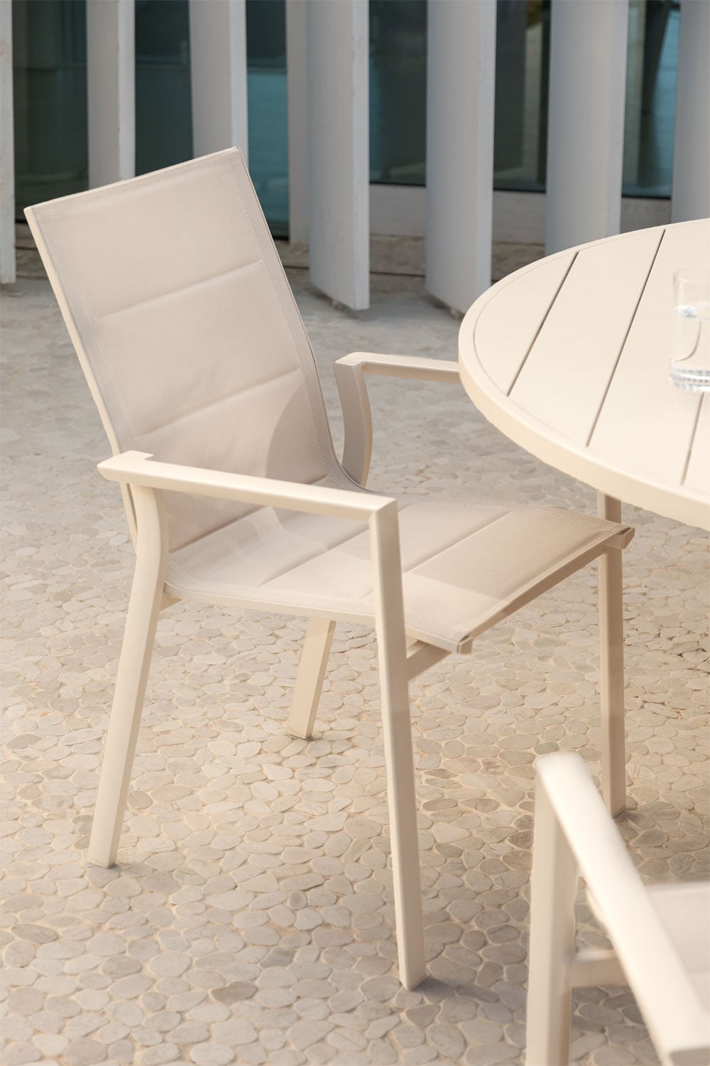 Chaise de jardin empilable avec accoudoirs en aluminium Karena - 1