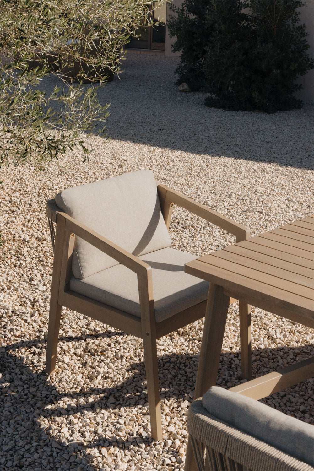 Chaise de jardin avec accoudoirs en bois d'acacia et corde tressée Kaela - 1