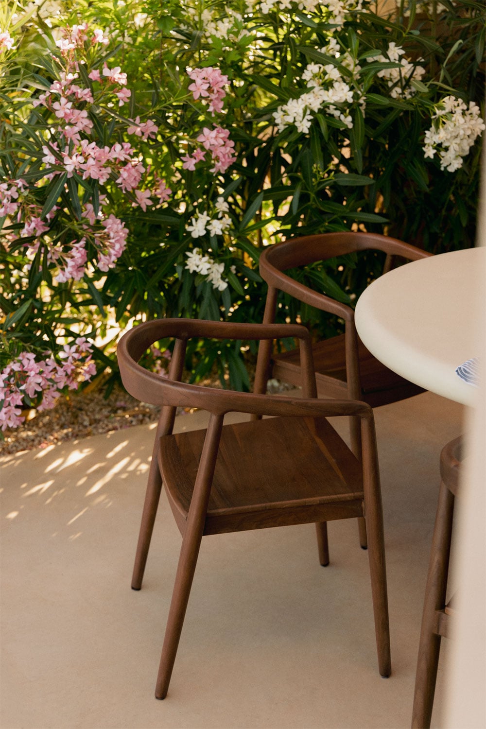 Chaise de jardin avec accoudoirs en bois de teck Rokan - 4