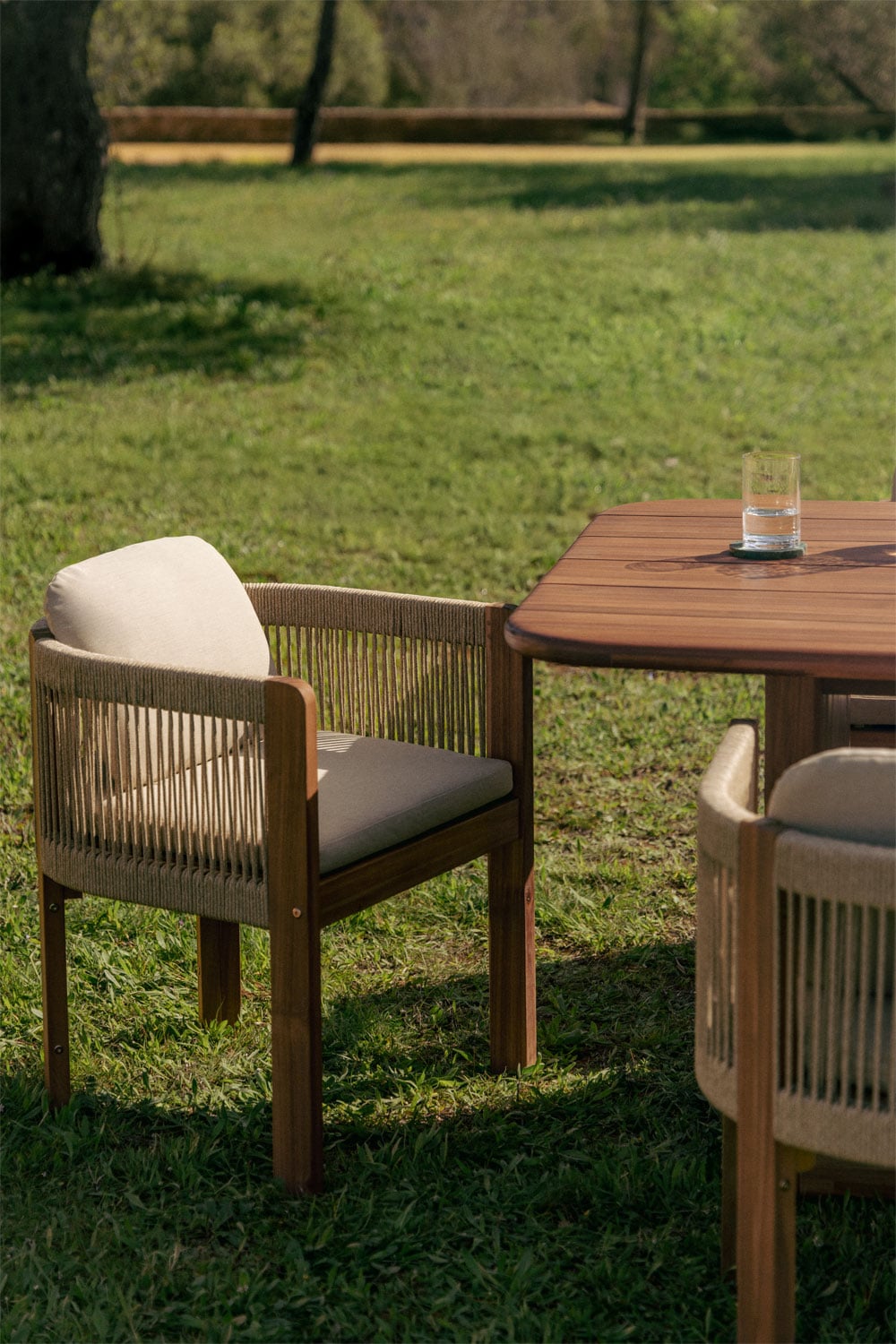 Chaise de jardin avec accoudoirs en bois d'acacia et corde tressée Serel - 1
