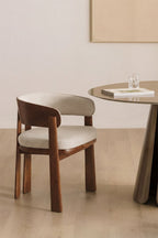 Chaise de salle à manger avec accoudoirs, tapissée et en bois de chêne Olea Signature - 1
