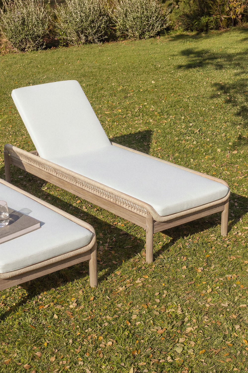 Chaise longue inclinable en bois d'acacia et corde tressée Karvia - 1