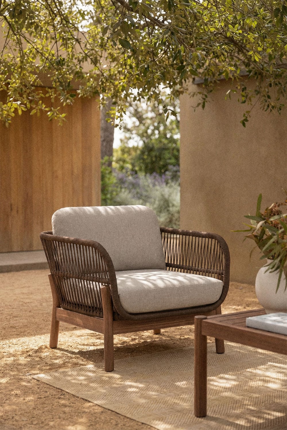 Fauteuil de jardin en bois d'acacia et corde tressée Karvia - 1