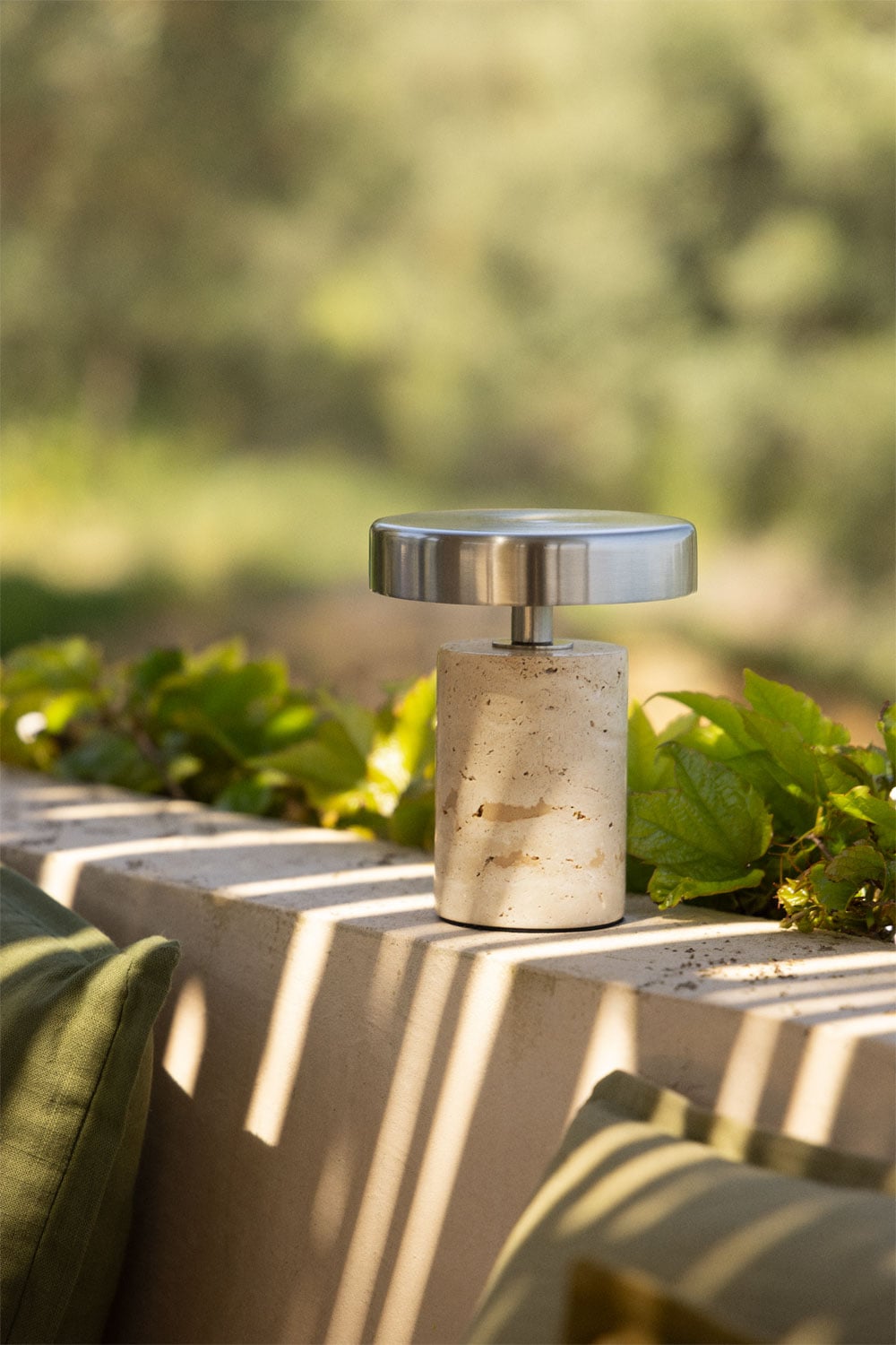 Lampe de table LED sans fil pour extérieur en fer et pierre naturelle Isasia - 1