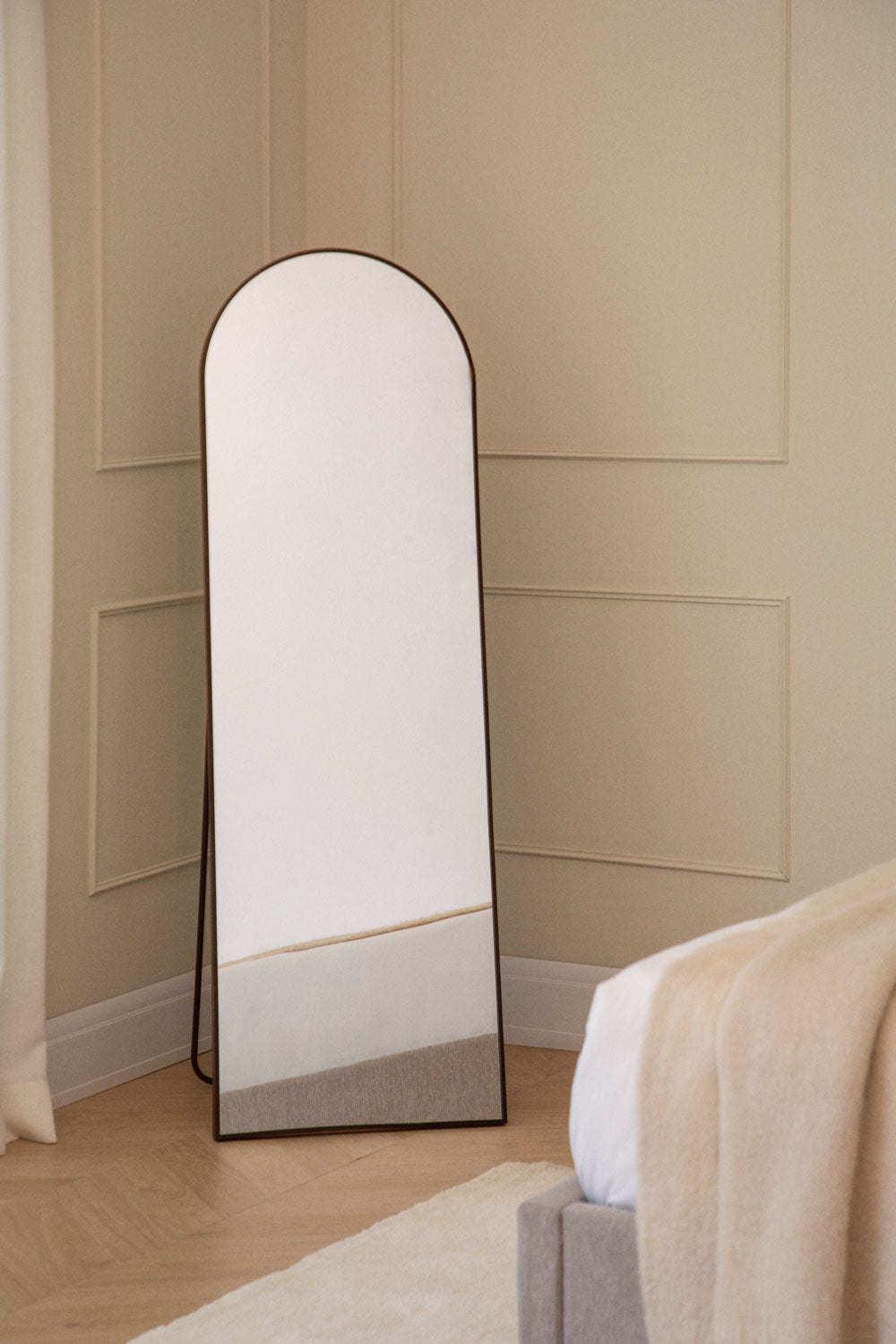 Miroir sur pied 50x150 cm en aluminium Naruvy - 1