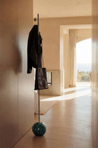 Porte-manteau sur pied en fer et marbre Felora - 4
