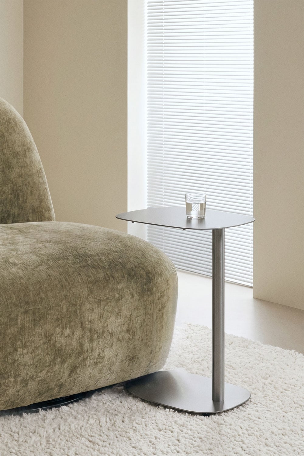 Table d'appoint ovale 40x25 cm en acier inoxydable Geninda - 1