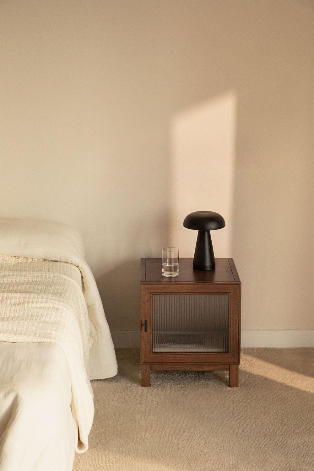 Table de chevet 45x45 cm en bois de manguier et verre Ildara - 3