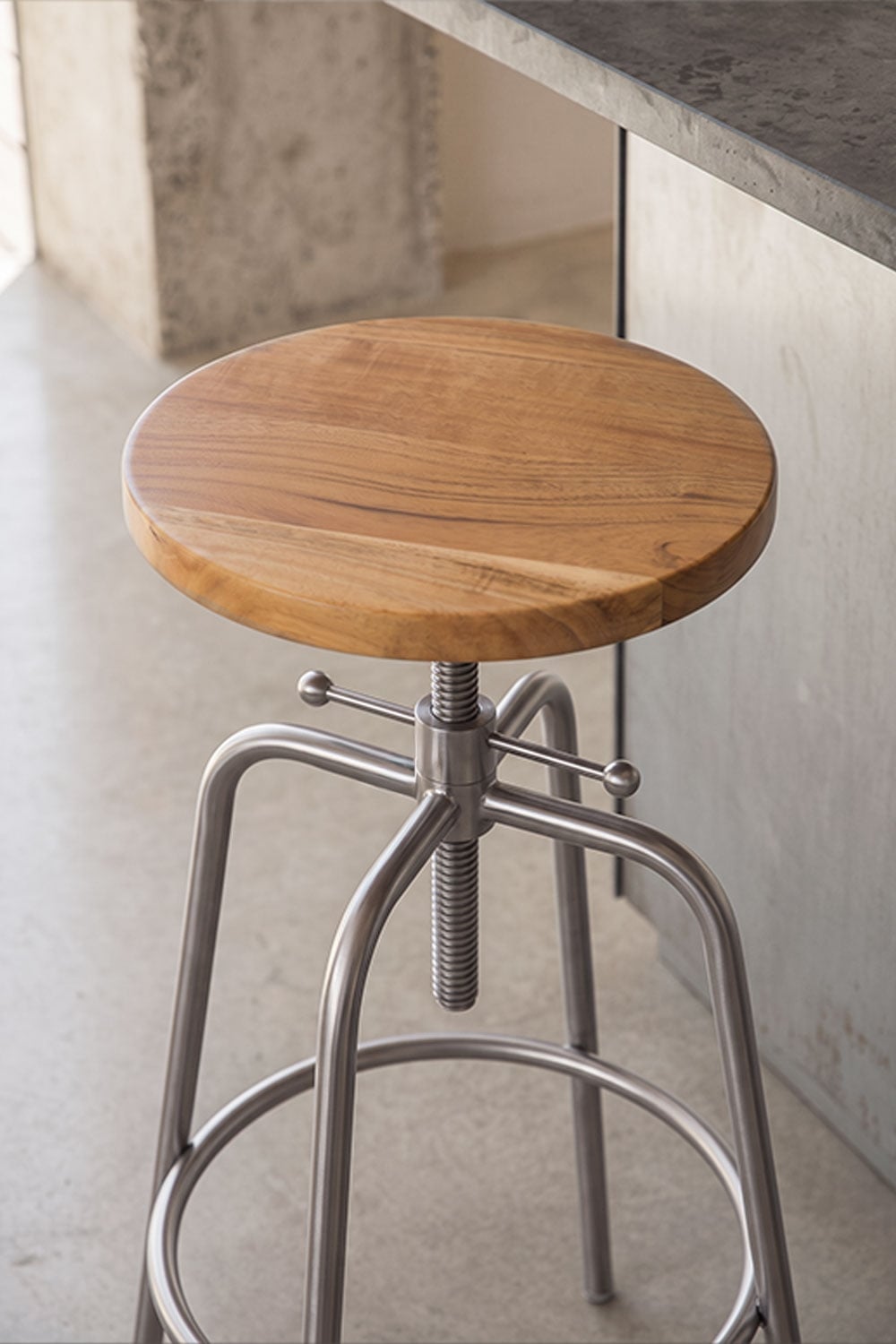 Tabouret haut réglable en acier inoxydable et bois Bangalore - 2
